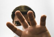 Scadenze ed etichette PAO: saponi e creme da barba cosa rischiano?