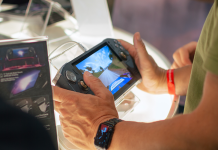 Questa è la Zotac ZONE Handheld Gaming Console