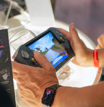 Questa è la Zotac ZONE Handheld Gaming Console