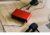 Focusrite Scarlett 2i2 in SCONTO (4° gen.): pilota di tutto, cuffie Hi-Fi comprese!